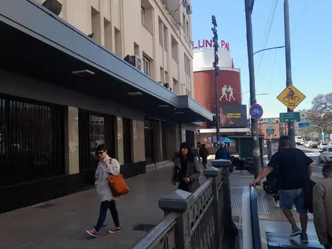 Av. Corrientes al 100