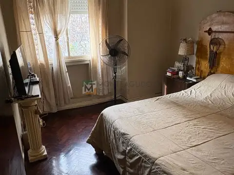 APTO CREDITO. 3 AMBIENTES AL FRENTE, SUPER LUMINOSO, COCINA Y BAÑO RECICLADOS, IMPECABLE