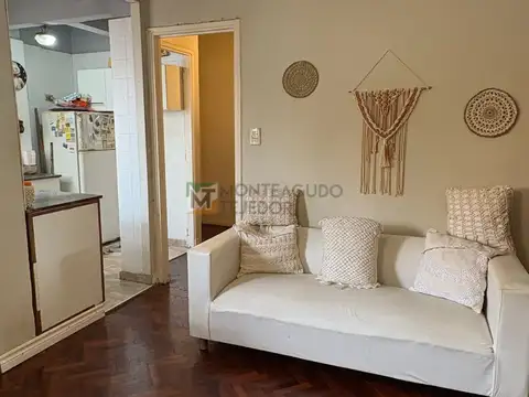 APTO CREDITO. 3 AMBIENTES AL FRENTE, SUPER LUMINOSO, COCINA Y BAÑO RECICLADOS, IMPECABLE