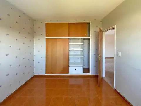 Sullivan 300, Piso 8°