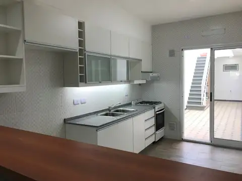 Casa 4 ambientes con 2 baños