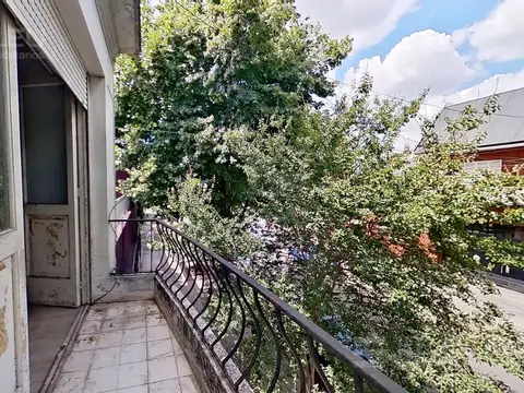 Depto Tipo Casa en Venta en Flores, USD 185.000