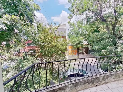Depto Tipo Casa 5 ambientes con 2 baños