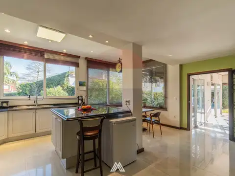 Casa 7 ambientes con 6 baños