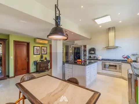 Casa en Venta con 5 cocheras