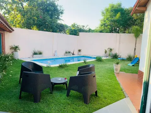 Casa en Venta con 2 cocheras
