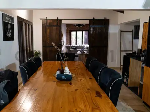 Casa 7 ambientes con 2 baños