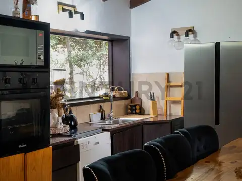 Casa 7 ambientes con 2 baños