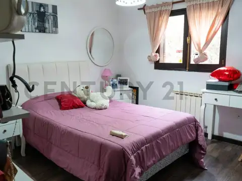 Casa 7 ambientes con 2 baños