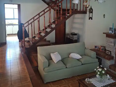 Casa 5 ambientes con 3 baños