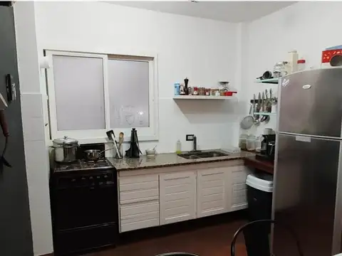 Almirante Brown 3100, Piso 1