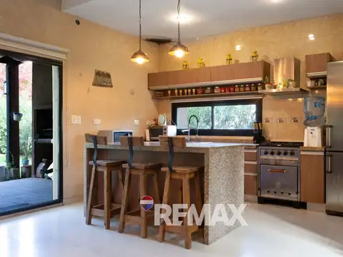 CASA EN VENTA 4 AMBIENTES SAN VICENTE DAROMY