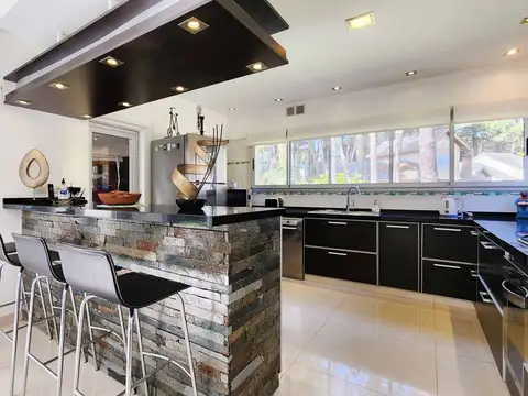 Casa 5 ambientes con 5 baños