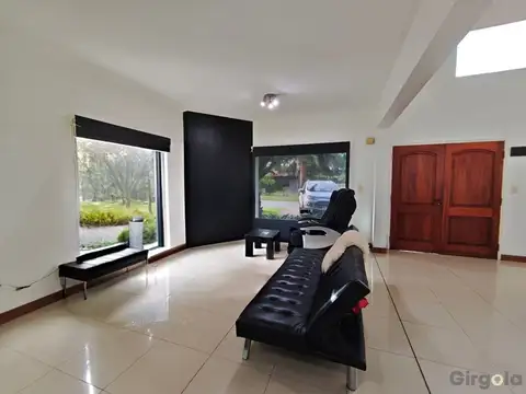 Casa 5 ambientes con 4 baños