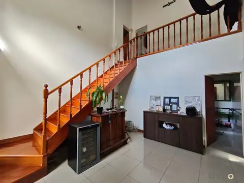 Casa 5 ambientes con 4 baños
