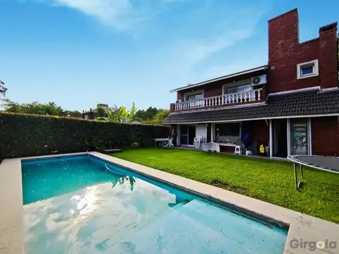Casa en venta c/ cochera en Francisco Álvarez