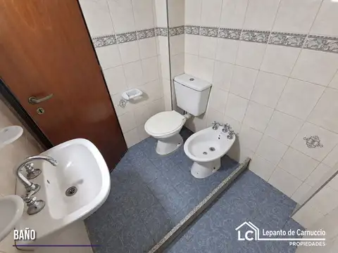 ¡EN PLANTA BAJA Y CON PATIO! DEPARTAMENTO 2 AMBIENTES EN ALQUILER EN SAN JUSTO CENTRO.