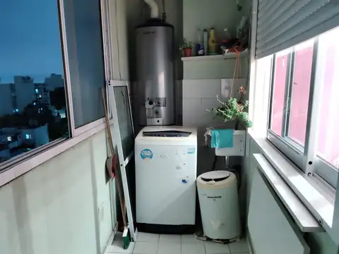 VENTA departamento 2 amb en MONTE CASTRO c/ balcón