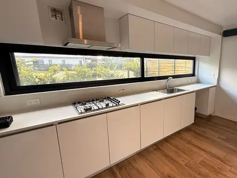 Casa en Alquiler en Santo Tomas, USD 1.600