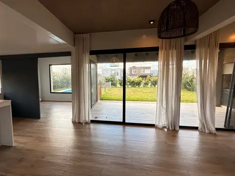 Casa en Alquiler de 4 dormitorios