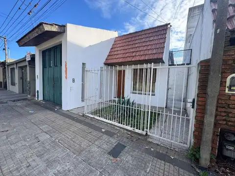 CASA EN VENTA - TOLOSA - LA PLATA