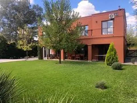 Casa en Alquiler de 5 dormitorios