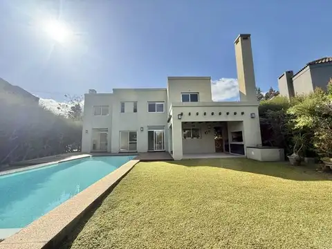 Casa en Barrio Los Sauces al agua sin muebles