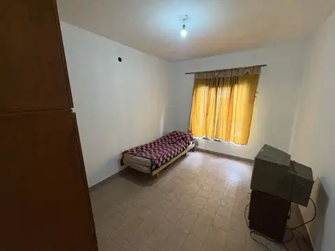 Casa de 3 ambientes con cochera y patio