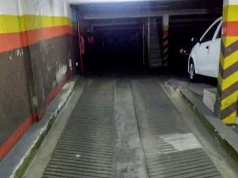 VENTA -  Cochera 1 piso - por rampa - EXCELENTE UBICACION - buen retorno de invesion