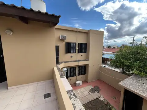 Casa 6 ambientes con 3 baños