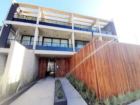 Departamento 4 ambientes con terraza privada y balcón a la venta Ituzaingo Norte