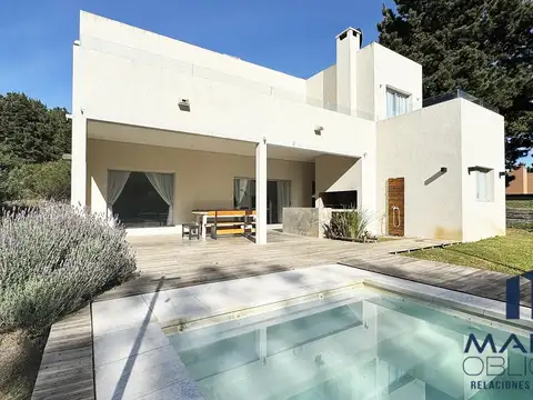 VENTA Casa Costa Esmeralda, Golf I, Pinamar 5 dormitorios, pileta y jacuzzi