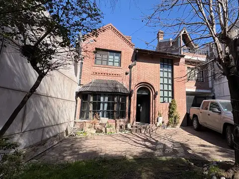 Venta, Casa, 5 ambientes, 2 en Suite, Parque, Garage, Galería, Lavadero, Villa Lugano