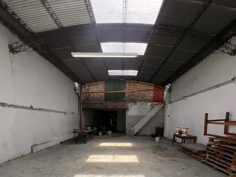 Excepcional GALPON - 8.66 x 45 - SIN COLUMNAS - Muy buena ubicación- Todo rubro - Consultanos  