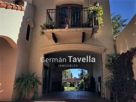 Venta Gran Casa 4 ambientes Parque Leloir parque y piscina
