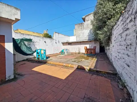 Venta Casa/Local Lote Propio 4 Ambientes con Patio y Garage
