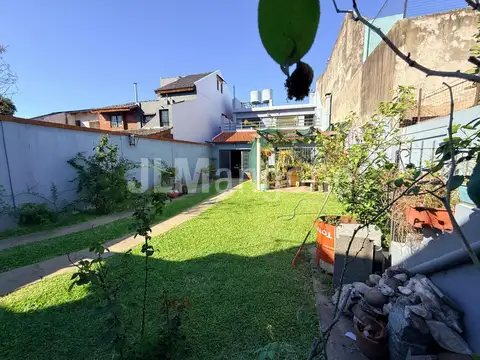 Casa 4 amb con cocheras parque y quincho