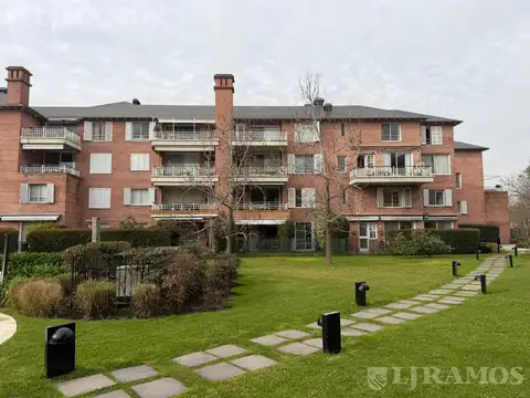 Jardines de San Isidro - 3 piso con techos altos - Dos ambientes c/cochera