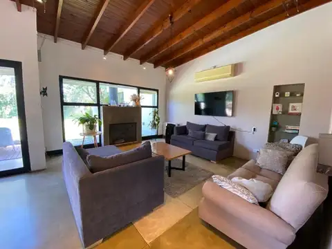 Casa 4 ambientes con 4 baños