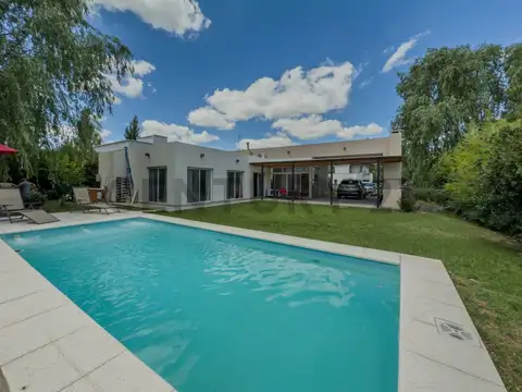CASA EN VENTA EN LA CANDIDA