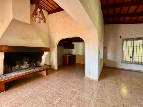 Casa 5 ambientes con 2 baños