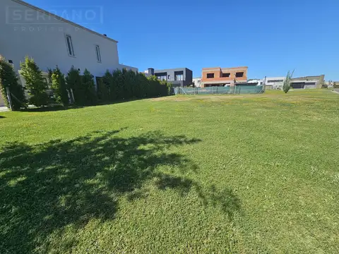 Terreno en Venta 27  mts Fondo