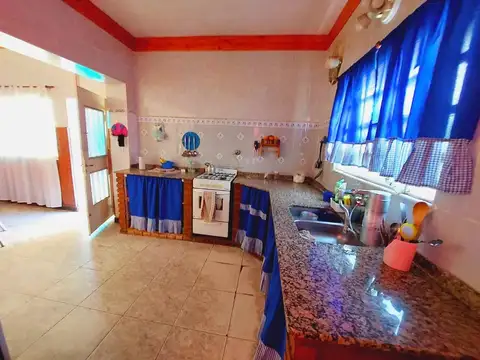 Trento 4400, Casa 2 dormitorios + Departamento 1 dormitorio.