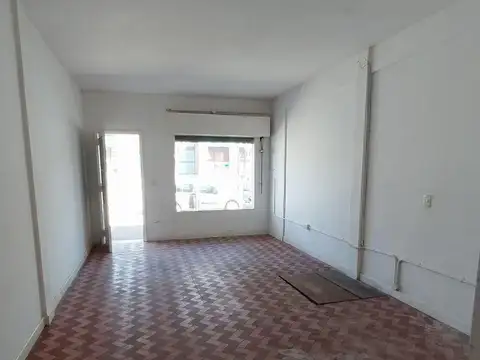 Local en Alquiler en Mercedes, $ 450.000