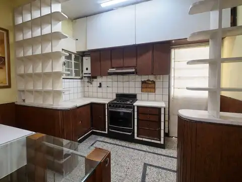 Casa 5 ambientes con 2 baños