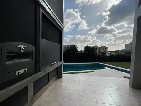 Casa 5 ambientes totalmente amoblada en venta - Hudson Park