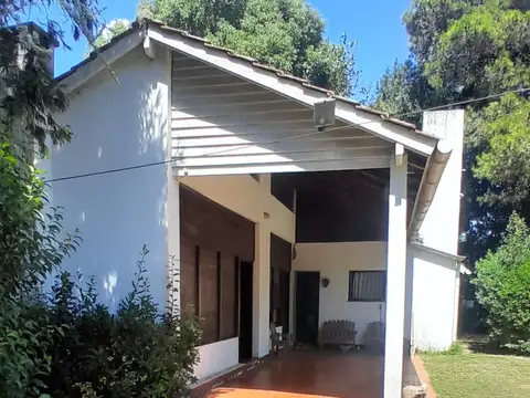 QUINTA CON HERMOSO LOTE DE 2000 M2. QUINCHO Y GRAN PISCINA!