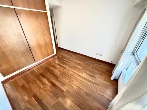 Departamento 2 ambientes con cochera. Excelente ubicación
