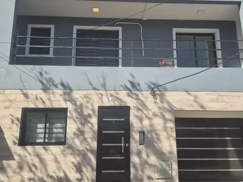 venta departamento duplex  tres ambientes lanus