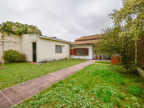 Casa en Venta con 3 cocheras